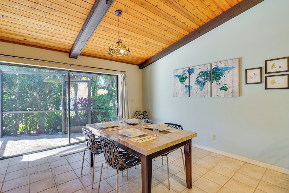 Heated Pool, 3 Mi to Dtwn: Cape Coral Escape!