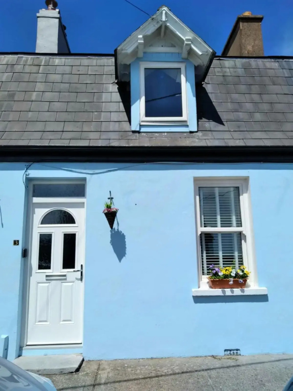 Sea View Cottage, 2 double bedrooms with stunning views