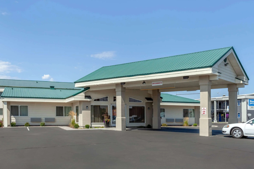 Rodeway Inn & Suites Ontario