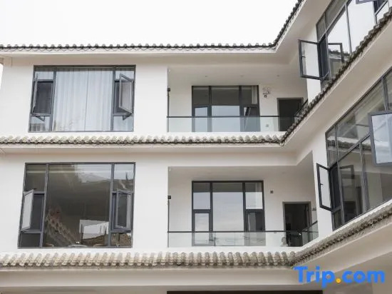 Runisuoyuan Boutique Homestay (Puzhehei Scenic Area)