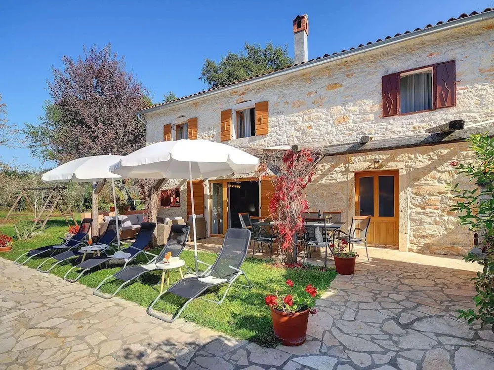Villa in Batlug With Private Pool