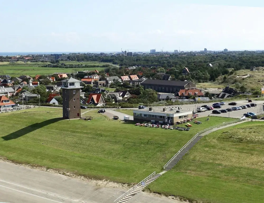 Heritage Holiday Home in Huisduinen near Sea