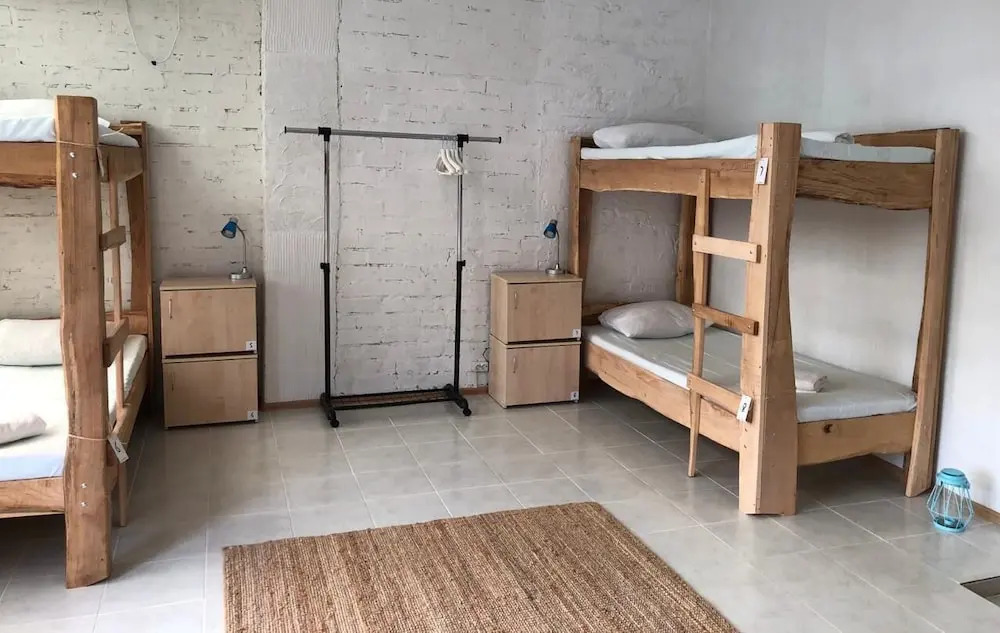 Кровать в общем номере (женский номер) в Аэропорт