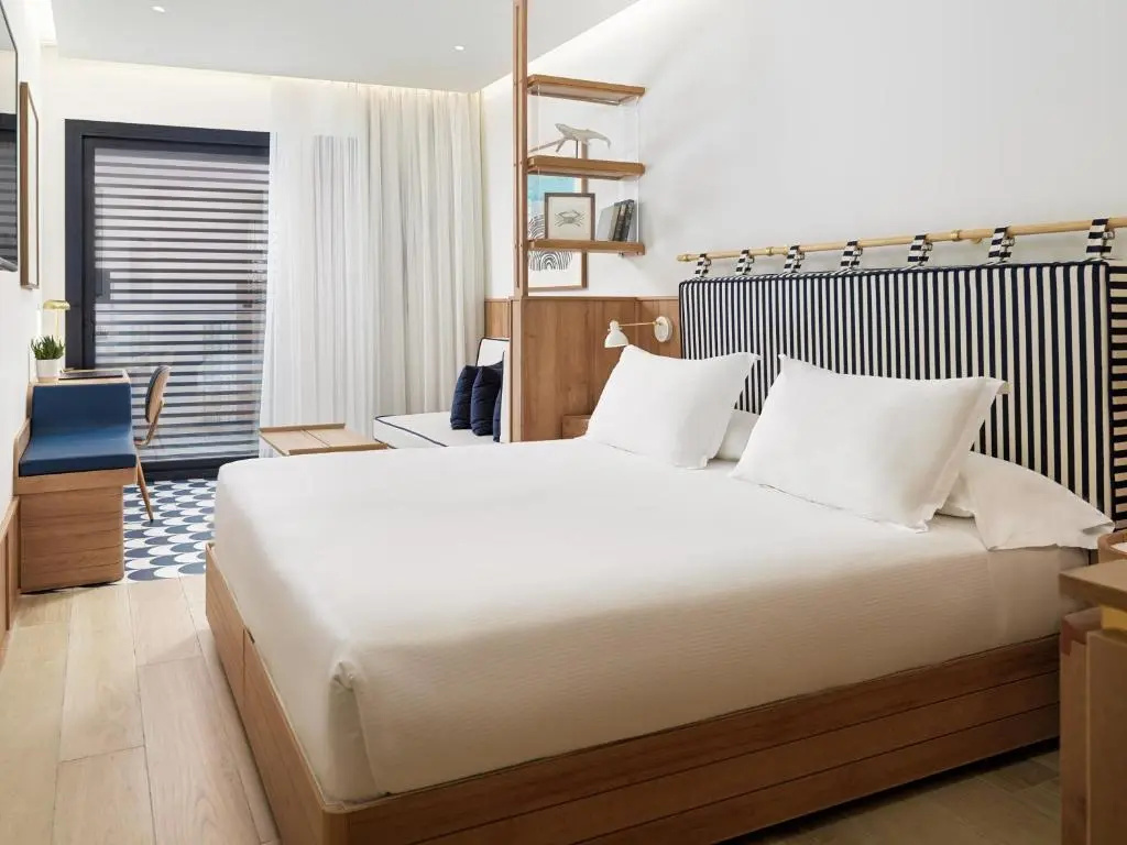 Classic Double room (full double bed)