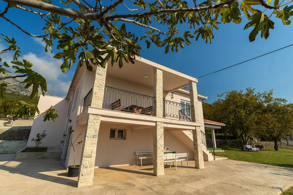 Uphill Glavanovic Villa