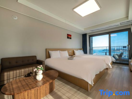 Double Suite (full double bed)