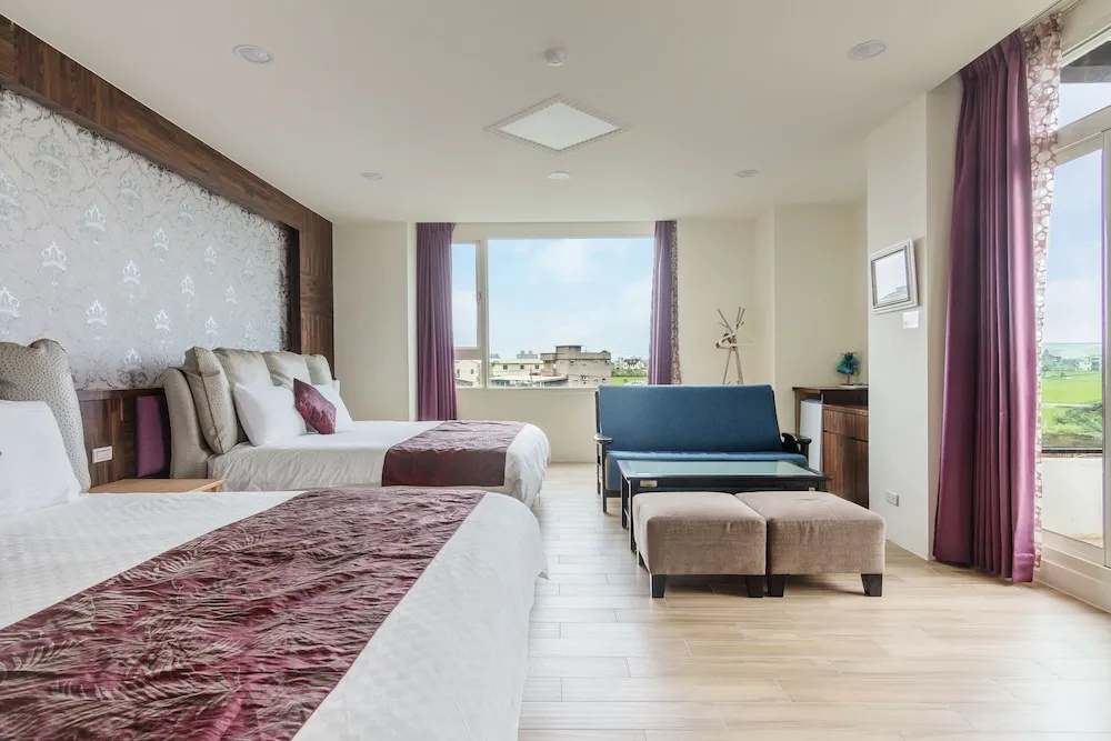 Deluxe Quadruple room with courtyard view