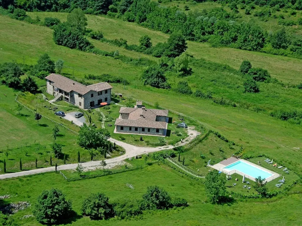 Farmhouse Near Lake Trasimeno With Pool