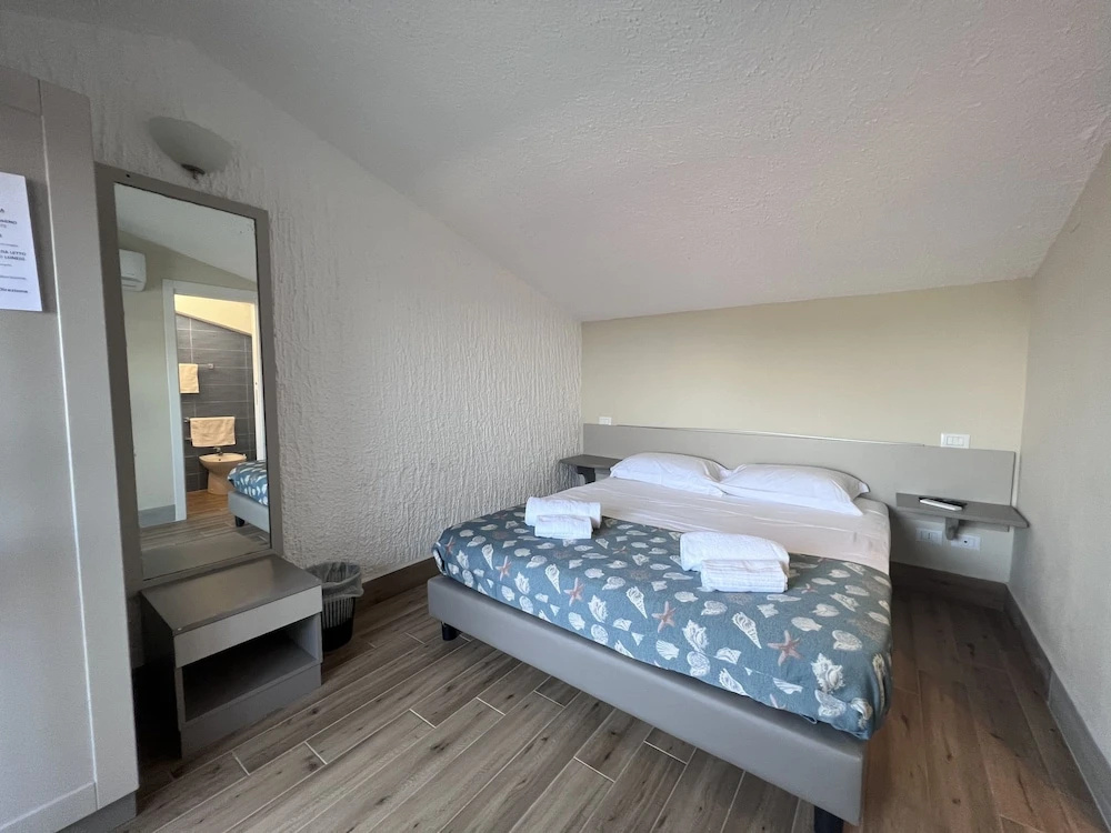Standard Double room (full double bed)