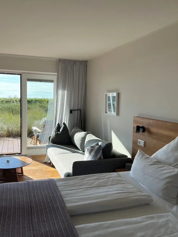 Deluxe Double room beachfront (full double bed)