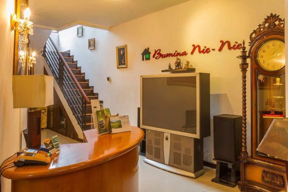 Lobby & Reception