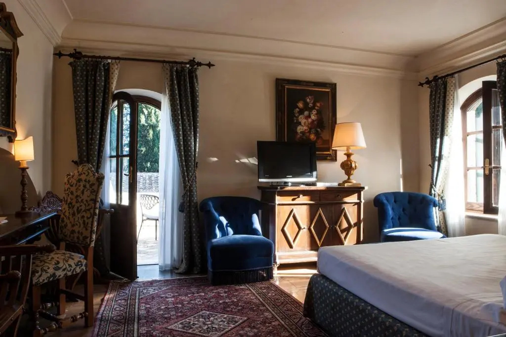 Deluxe Double room (full double bed)