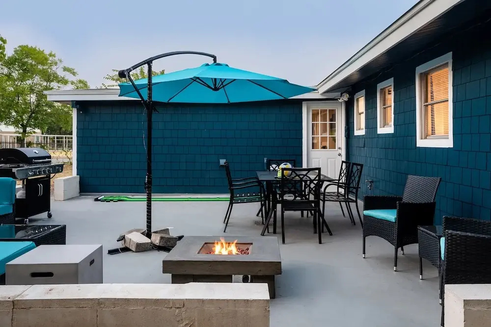 Upstay - Bungalow w Games, Golf, Fire and Patio