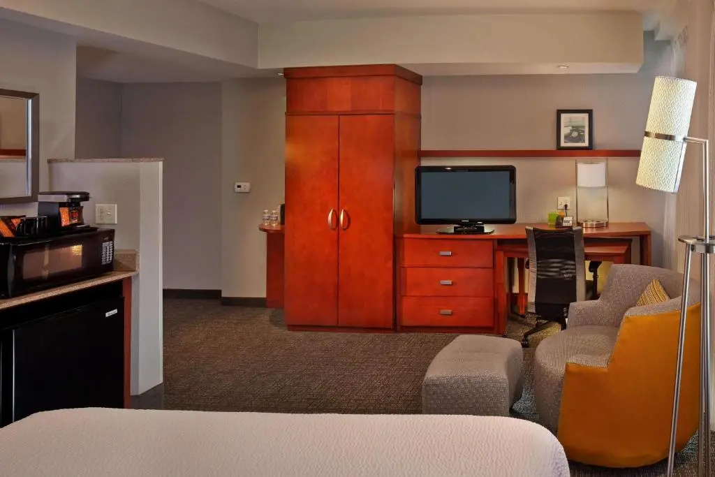 Courtyard by Marriott St. Petersburg Downtown - Chambres