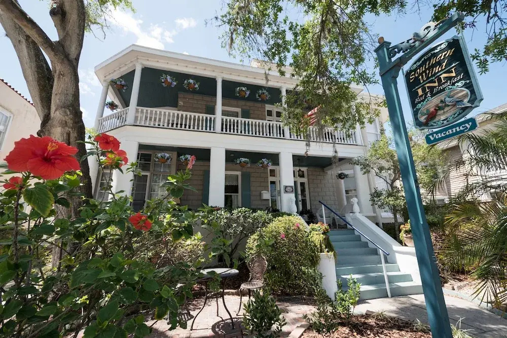 Southern Wind Inn Bed & Breakfast