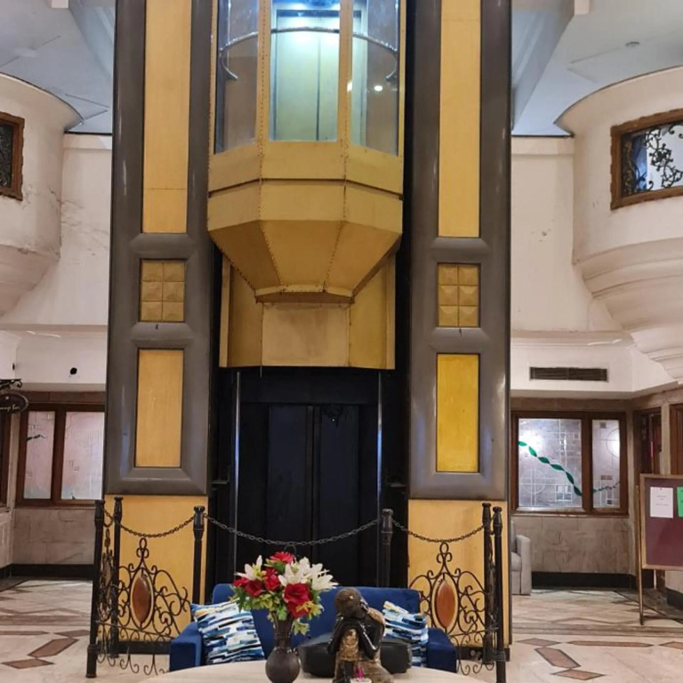 OYO Townhouse 651 Hotel Taksonz
