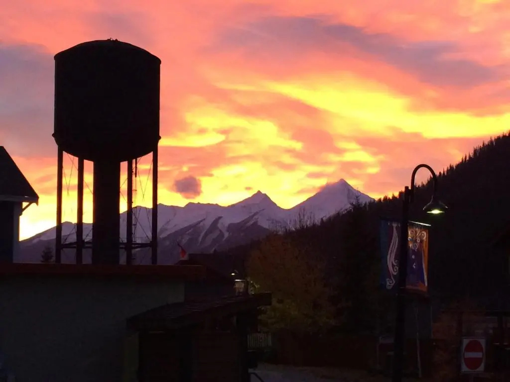 Canadian Rockies Inn - Adults only