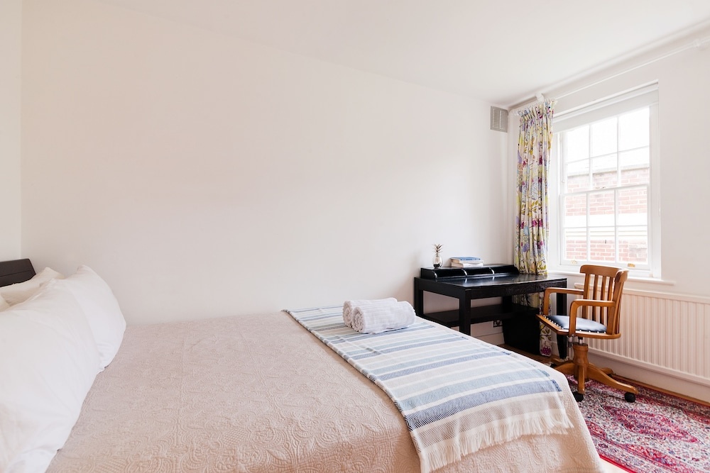 The Hampstead Village House - EB