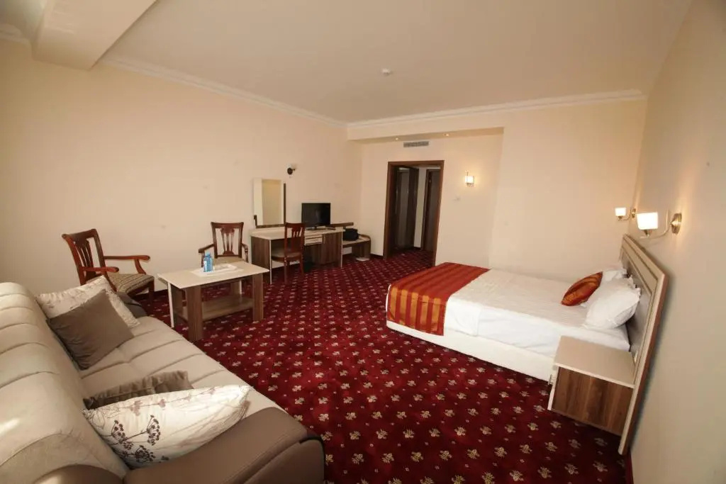 Deluxe Double room (full double bed)