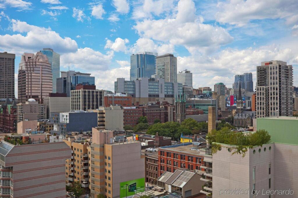 Holiday Inn Express Toronto Downtown image