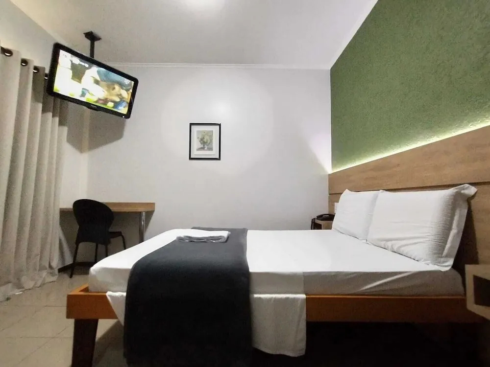 Deluxe Double Suite (full double bed)