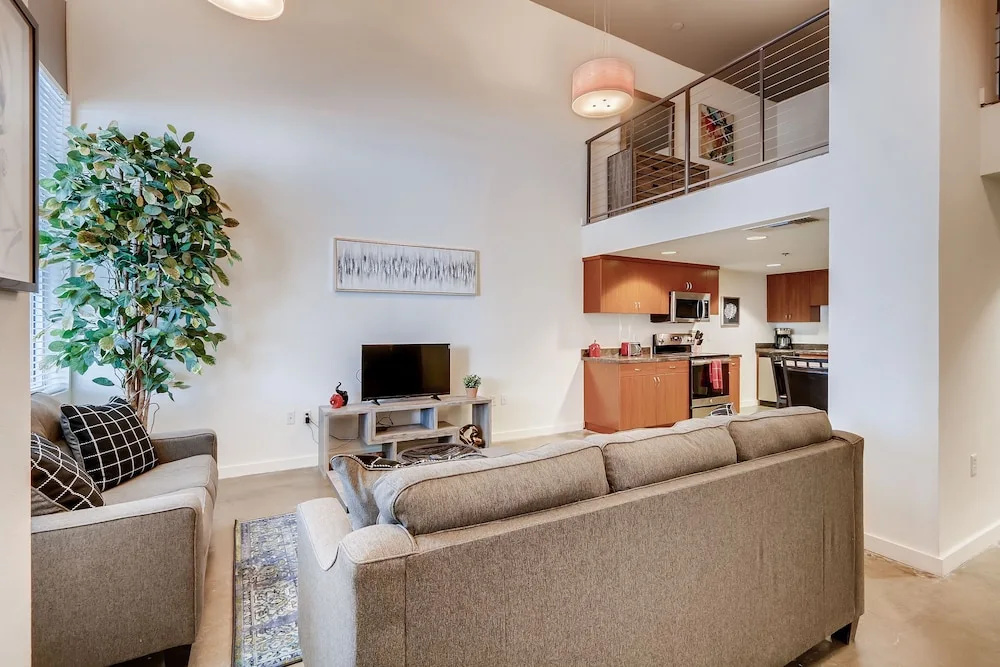 Gorgeous 3 BR Loft In Heart of Gaslamp