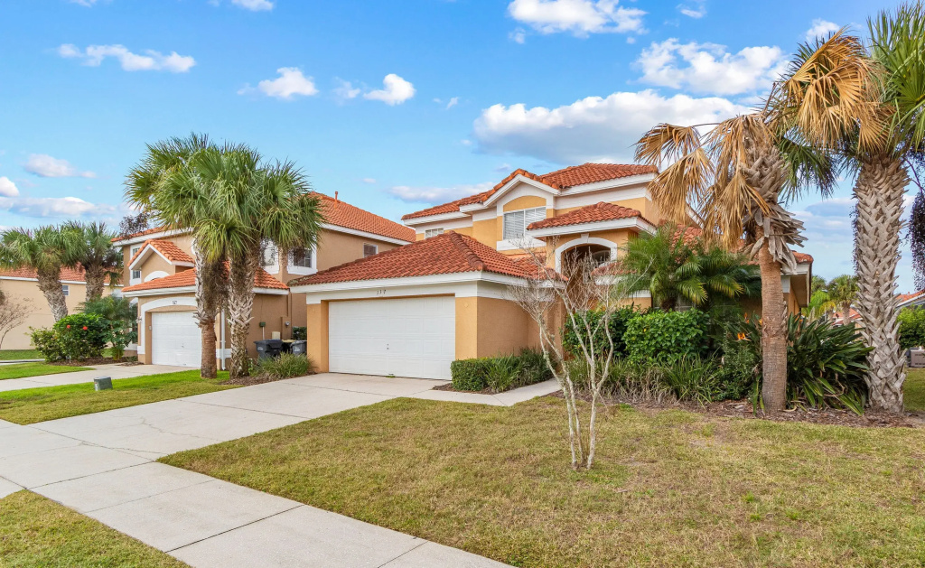 Family Ready in Gated Community Near Attractions