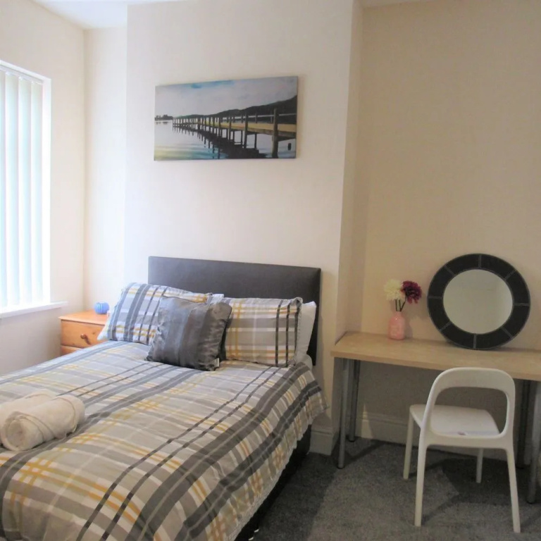 Spacious Apartment Heaton