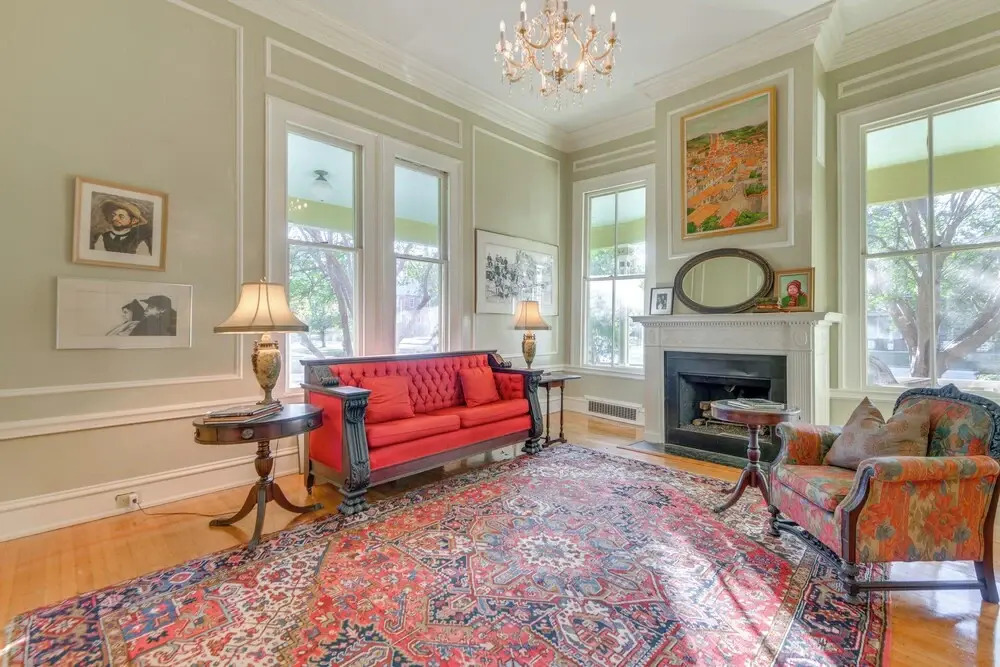 Ornate Victorian Home w/ Courtyard & Fire Pit! — фото 6