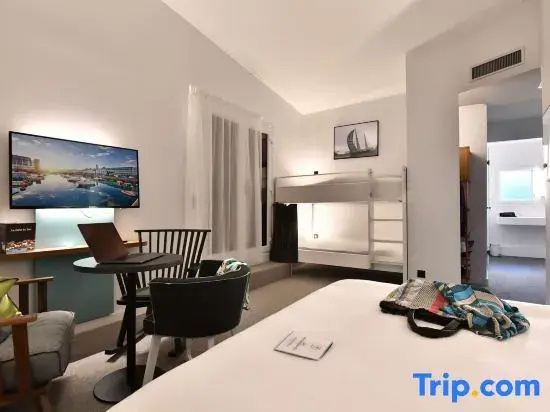Sextuple Junior Suite