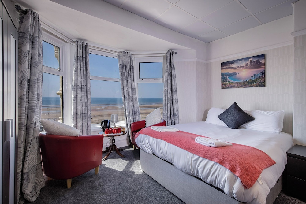 Standard Quadruple Family room beachfront