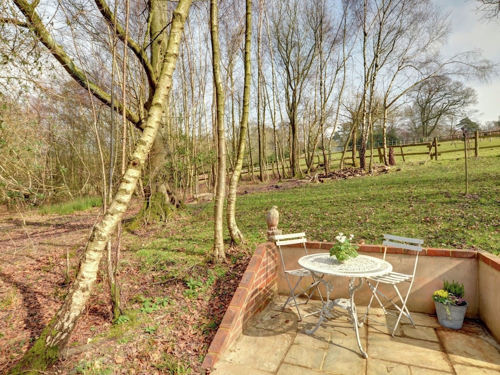 Quaint Holiday Home in Hartfield for Couples near City Center