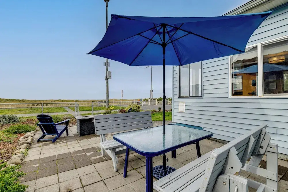 Beachfront Cottage on Seaside Promenade w/ Hot Tub