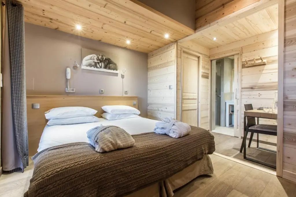 Classic Double room (full double bed)