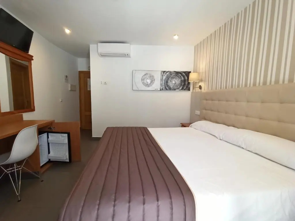Double room (full double bed)