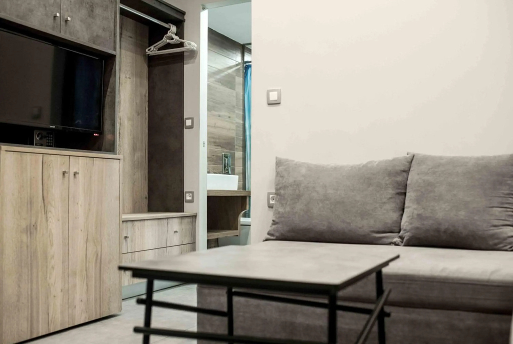 Makis Suite in the city