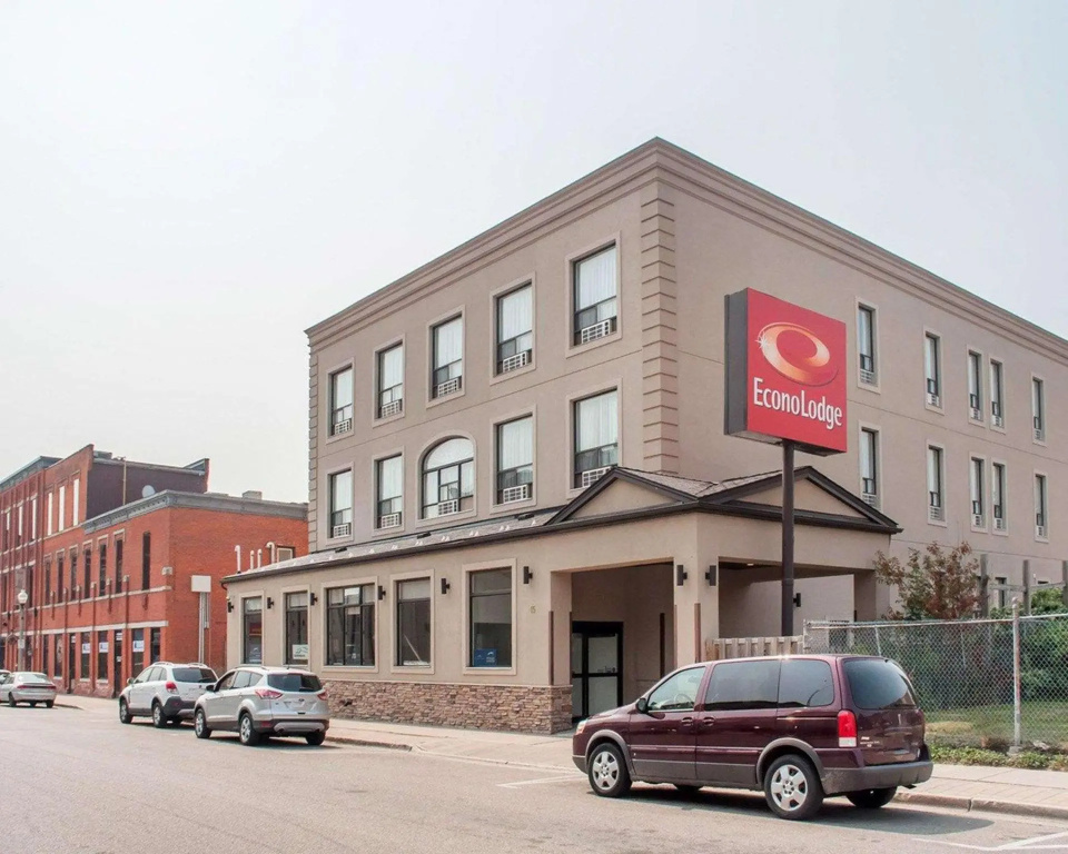 Woodstock Inn and Suites