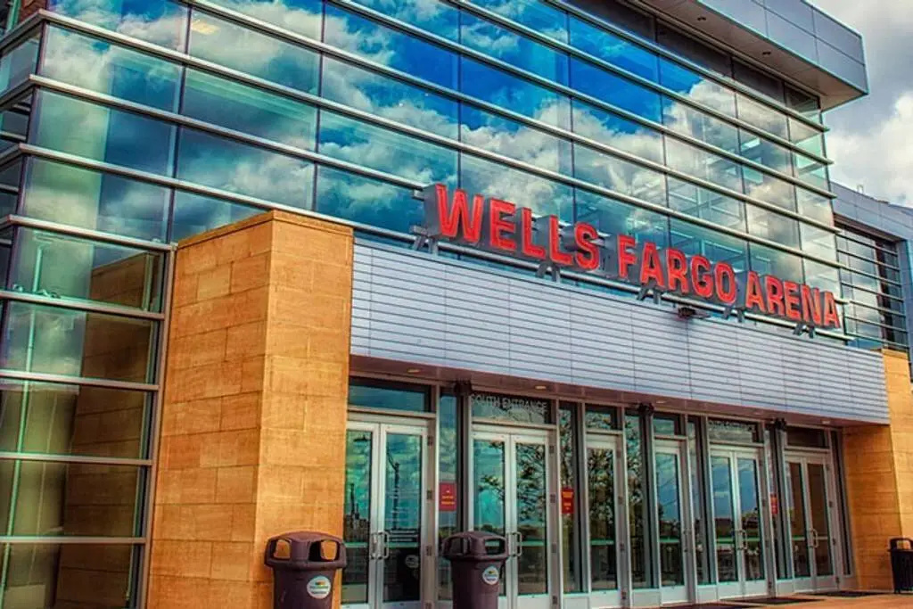 Fast Wifi, Free Parking & Gym! Downtown High-Rise Near Everything!