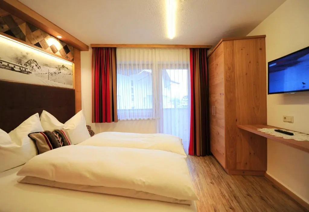 3 Bedrooms Apartment