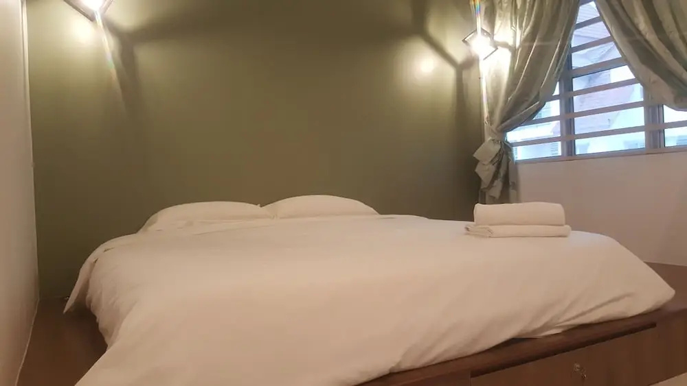 3 Bedrooms Apartment with land view
