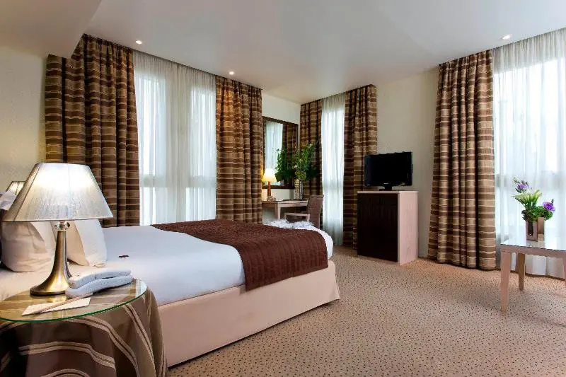 Le Pera Hotel 79