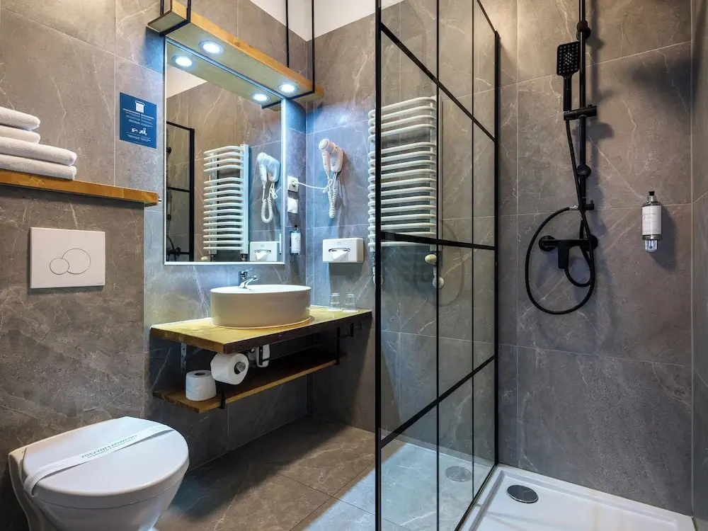 Standard Triple room