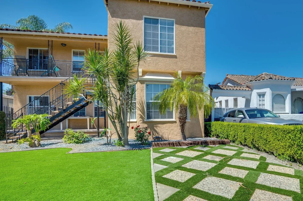 3 Mi to Usc, Museums & Parks! Modern LA Apartment
