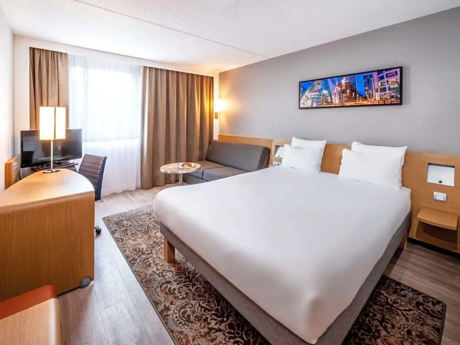 Deluxe Double room (full double bed)