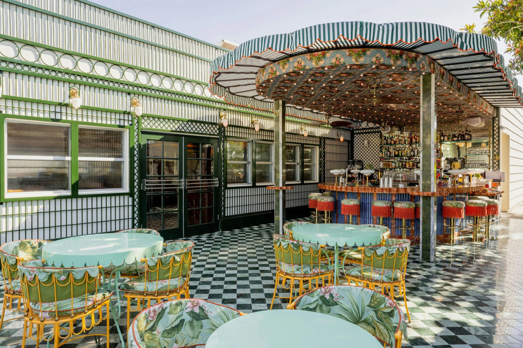 The Lafayette Hotel, Swim Club & Bungalows - Général