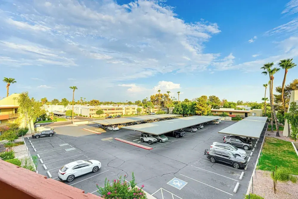 < 1 Mi to Fashion Square: Condo w/ Community Perks