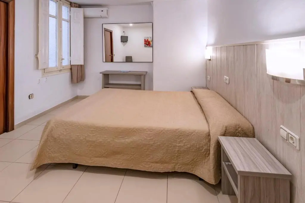 Economy room