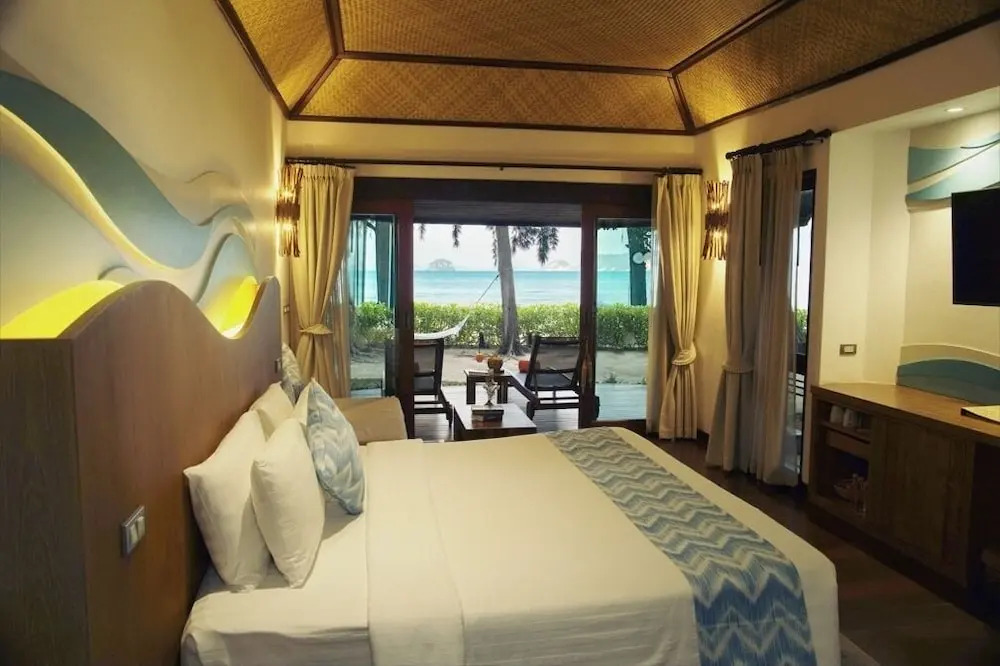 Коттедж Deluxe с балконом и рядом с пляжем в Tup Kaek Sunset Beach Resort