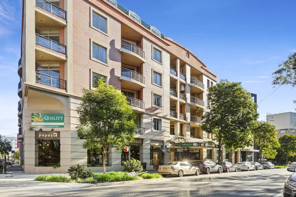 Stylish 2-bed Camperdown Apartment With Balcony