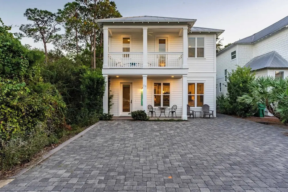 Gulf Coast Gem by Avantstay 3 Blocks to Beach & Town Plaza Community Pool